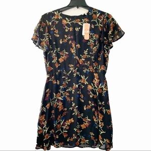 Gianni Bini Black Floral Print Loose Flowing Dress. Keyhole neckline. Large NWT